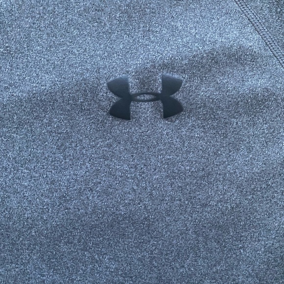 ✨2 for 1✨ Men’s Under Armour Loose Fit Gray and Blue Athletic Shirts Size Small - Picture 8 of 9